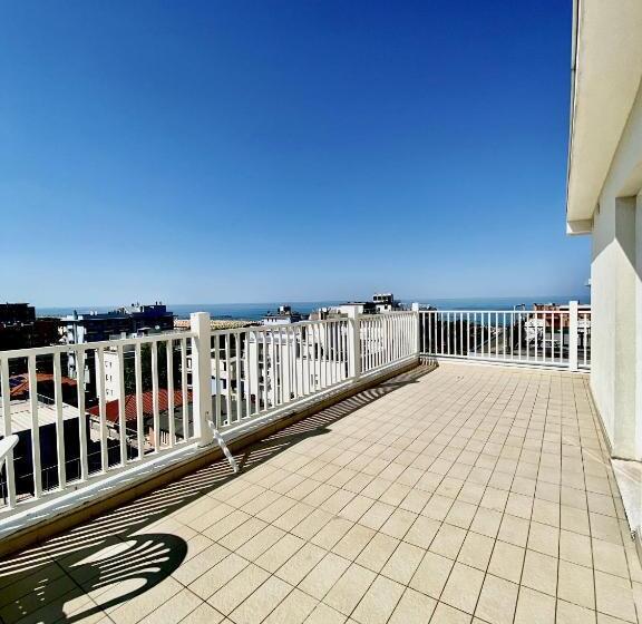 家庭海景房, Aiglon