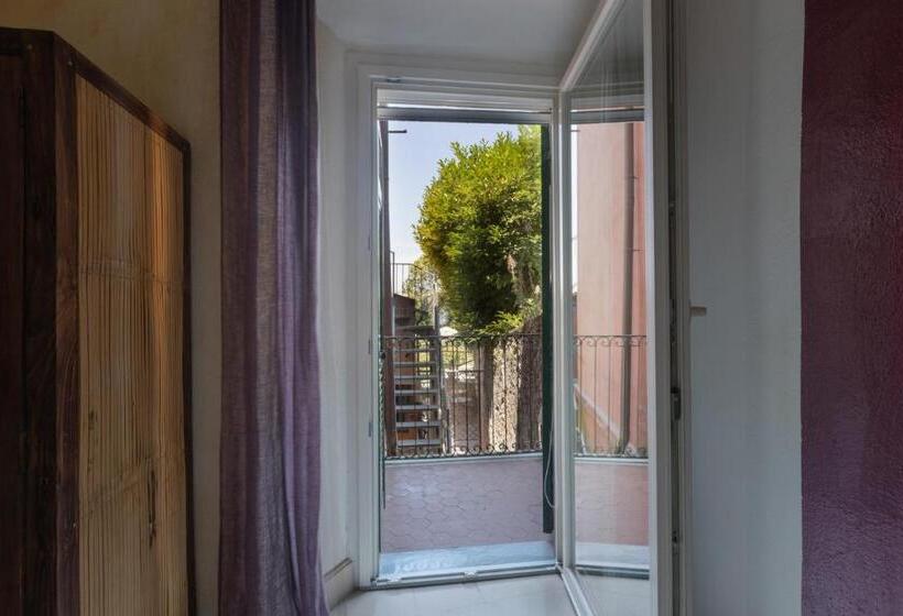 חדר קלאסי לשלושה, Al Convento