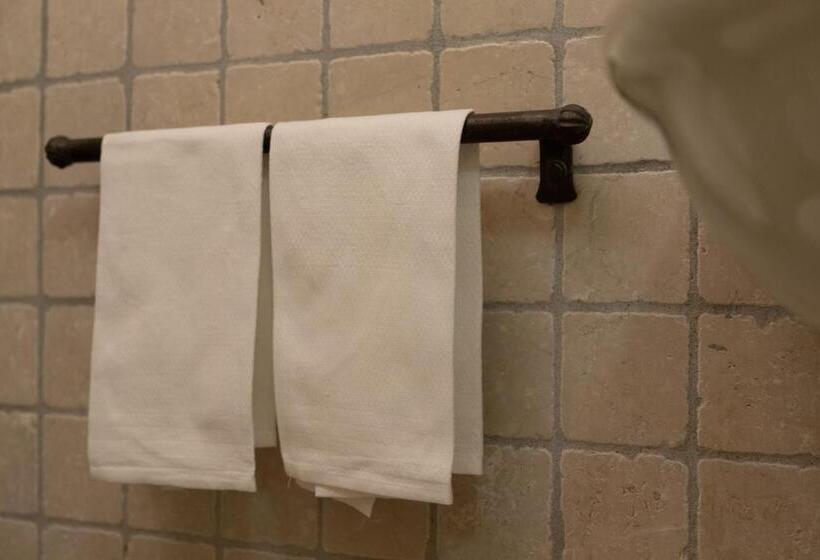 חדר דלוקס לשלושה, Al Convento