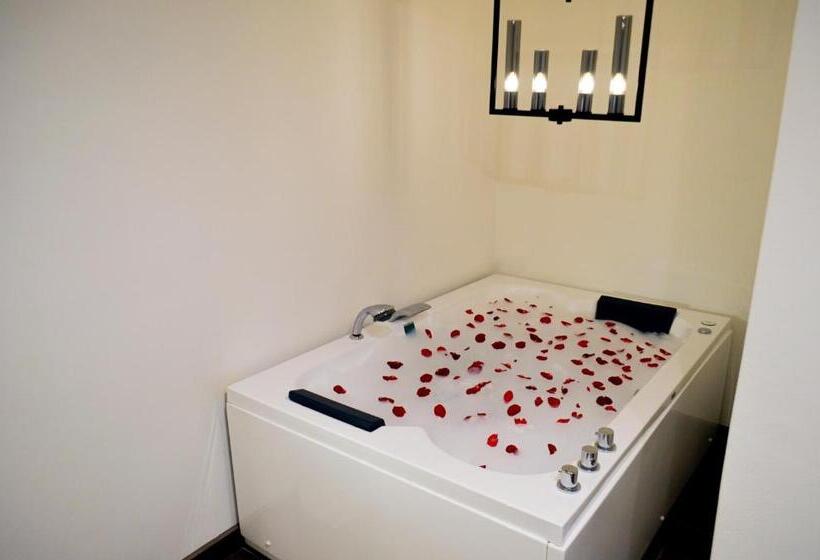 سوییت, Casa Bella Boutique