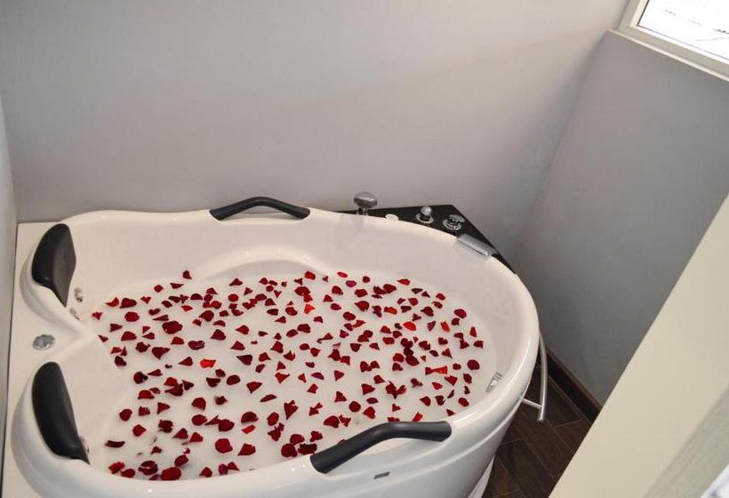 سوییت لوکس, Casa Bella Boutique