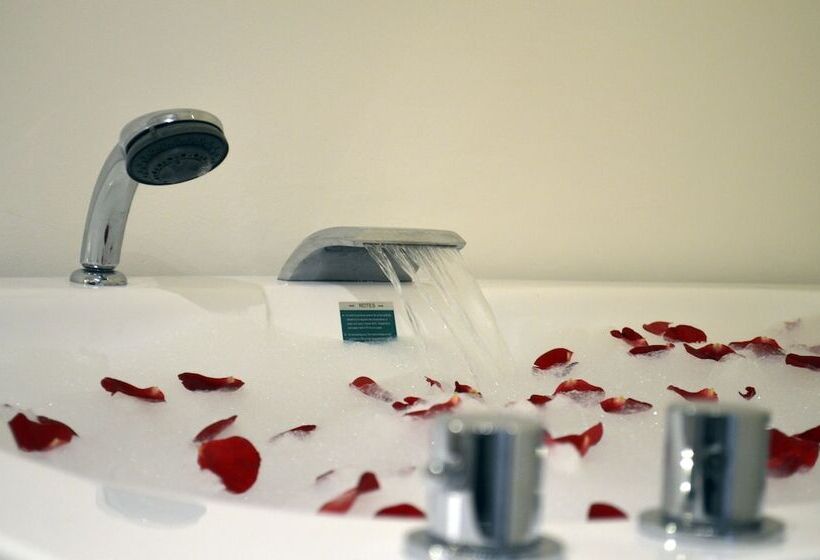 سوییت لوکس, Casa Bella Boutique