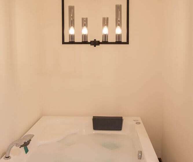 سوییت, Casa Bella Boutique