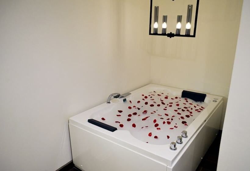 سوییت, Casa Bella Boutique