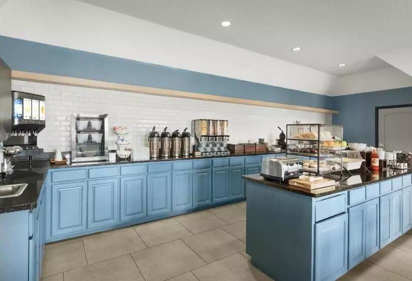 キングサイズベッドのスタンダードルーム, Country Inn & Suites By Radisson, Kansas City At Village West, Ks
