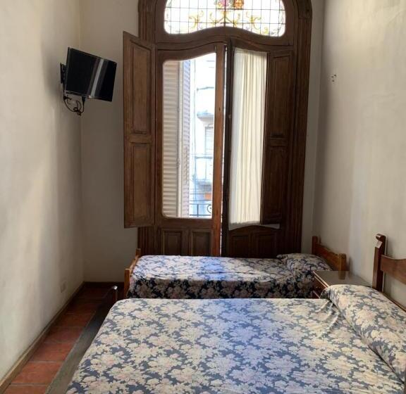 اتاق خانوادگی, Derby Home