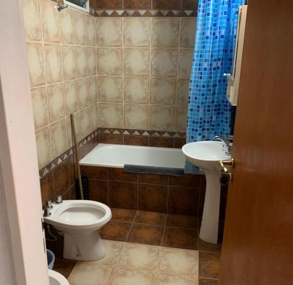 اتاق خانوادگی, Derby Home