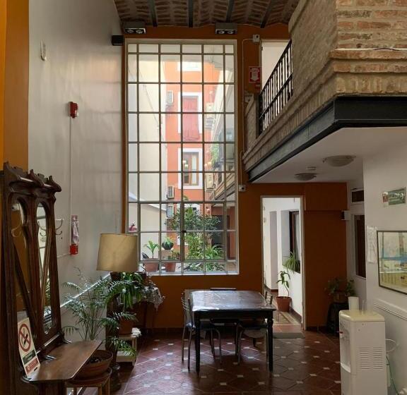 اتاق کلاسیک چهارنفره, Derby Home