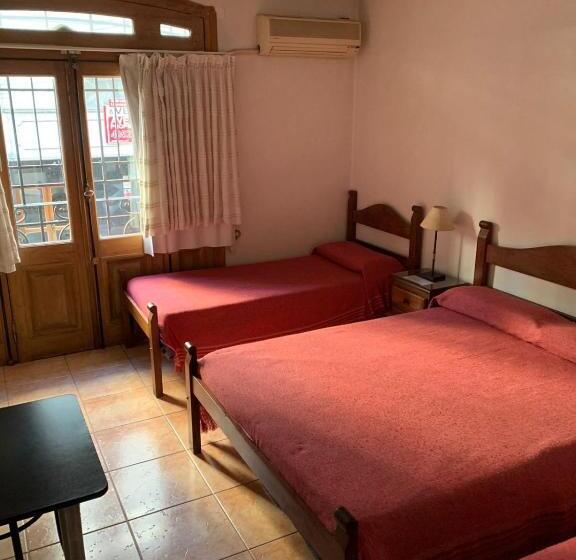 اتاق کلاسیک چهارنفره, Derby Home
