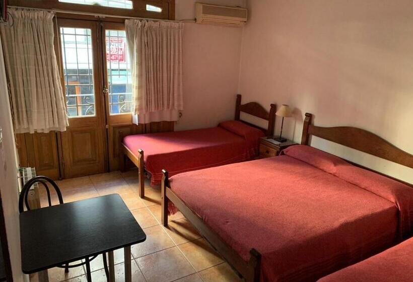 اتاق کلاسیک چهارنفره, Derby Home