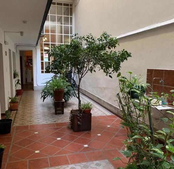 اتاق کلاسیک چهارنفره, Derby Home