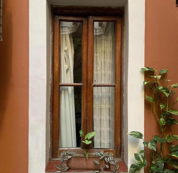 اتاق کلاسیک چهارنفره, Derby Home