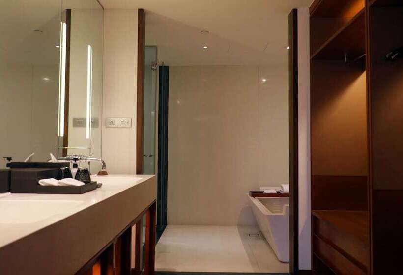 سوییت لوکس, Hansar Bangkok