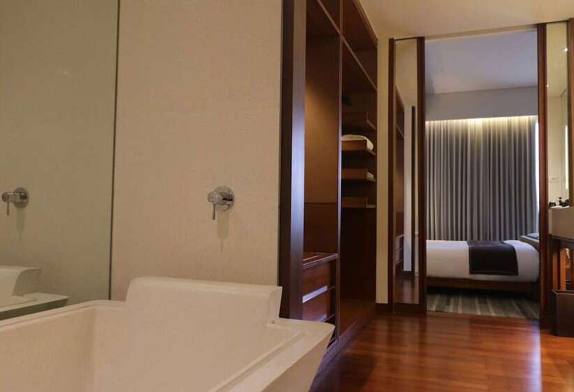 سوییت لوکس, Hansar Bangkok