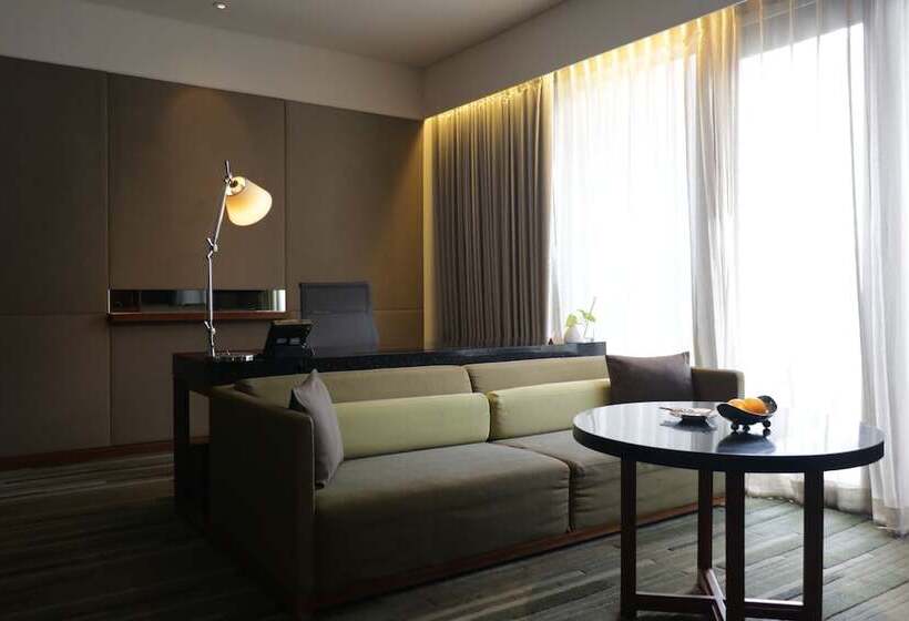سوییت, Hansar Bangkok