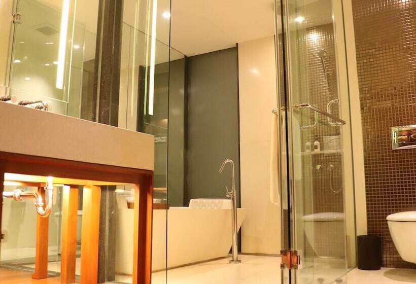 سوییت, Hansar Bangkok