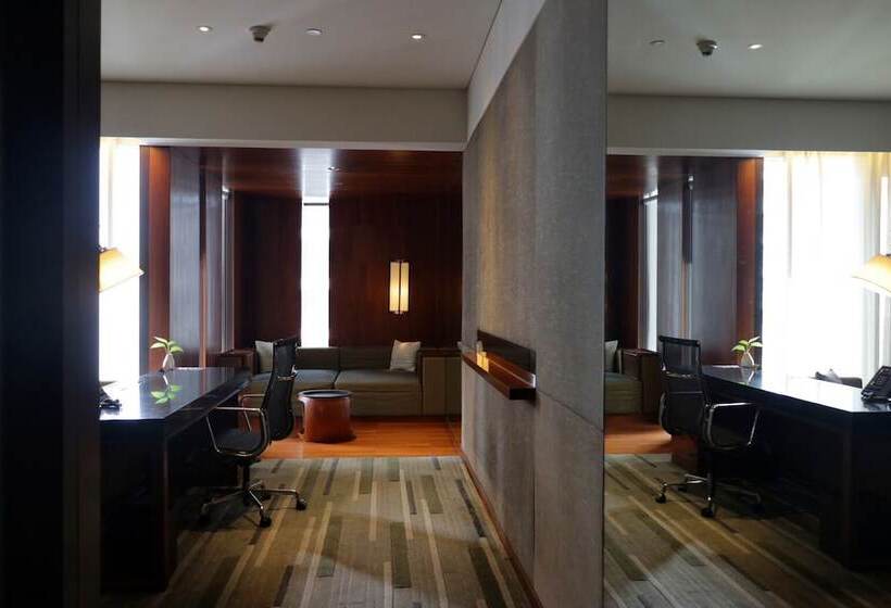 سوییت, Hansar Bangkok