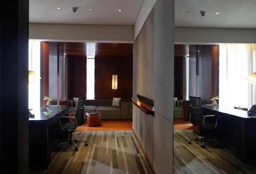 سوییت, Hansar Bangkok