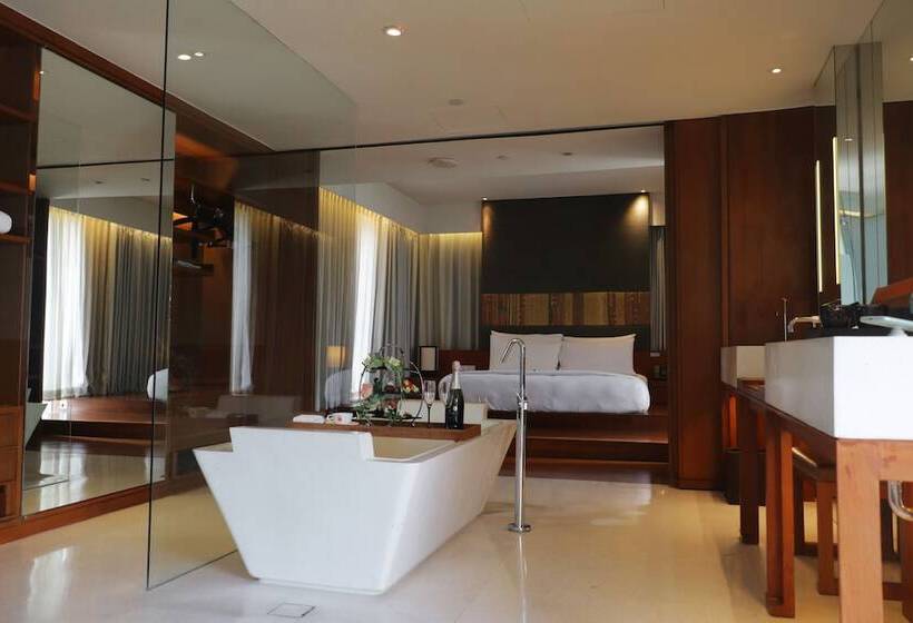 سوییت, Hansar Bangkok