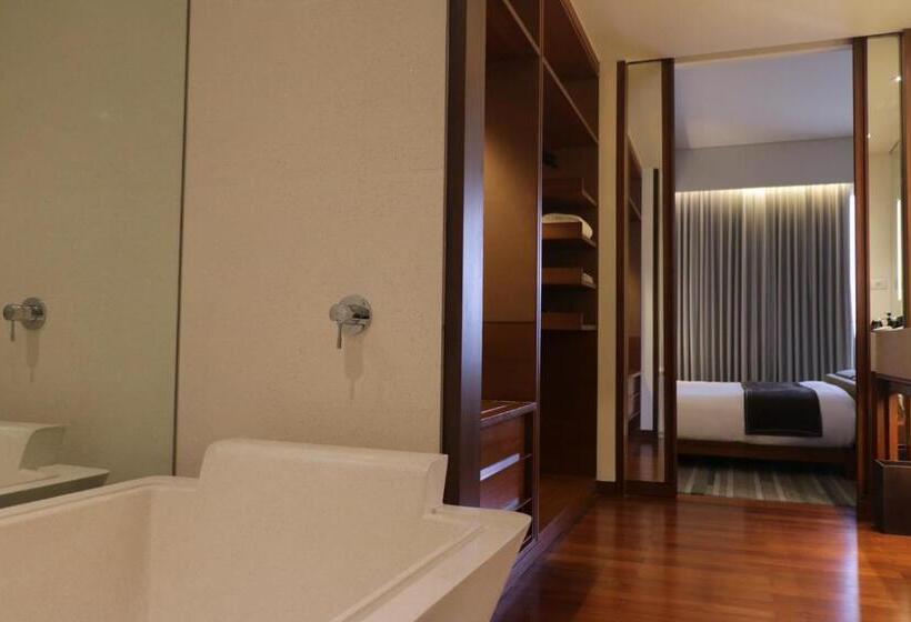 سوییت لوکس, Hansar Bangkok