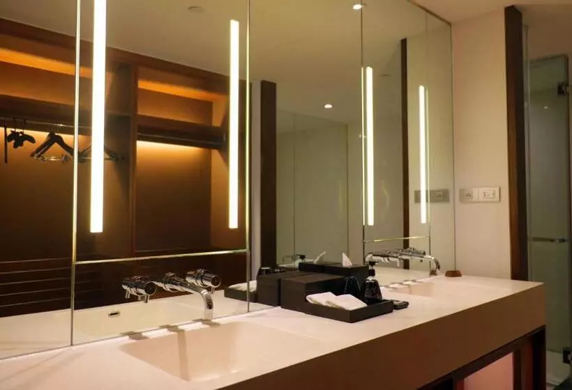 سوییت لوکس, Hansar Bangkok