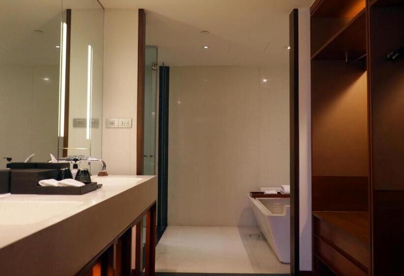 سوییت لوکس, Hansar Bangkok