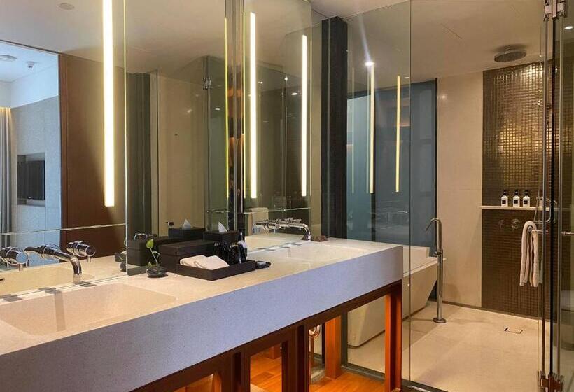 سوییت, Hansar Bangkok