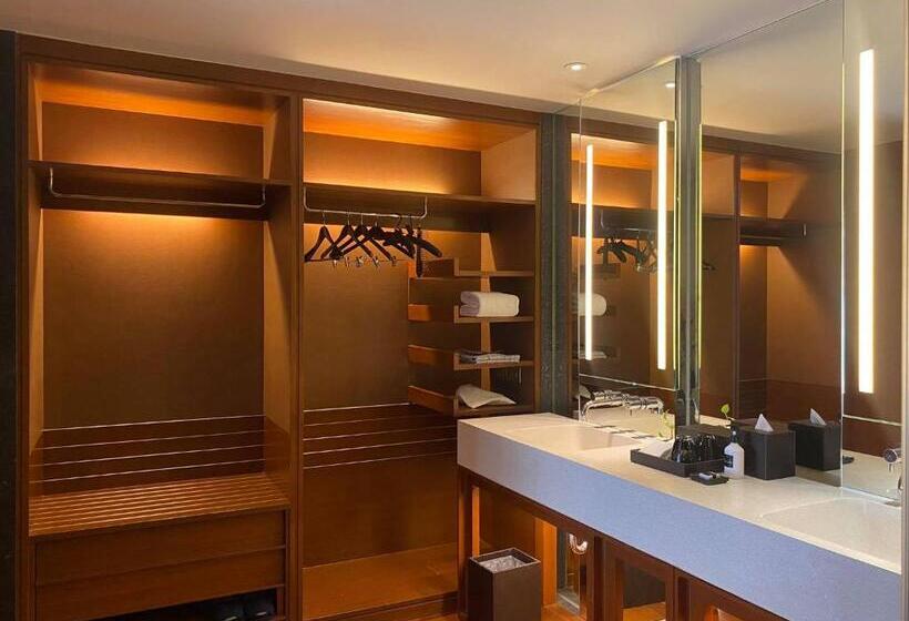 سوییت, Hansar Bangkok