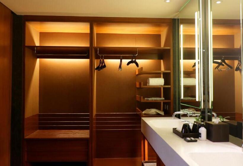 سوییت, Hansar Bangkok