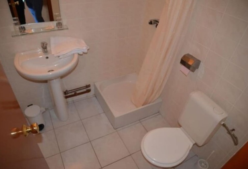 Номер Стандарт, Le Cheval Noir Hôtel Paris Pantin