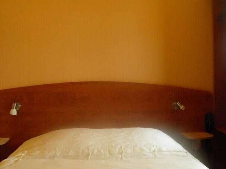 Номер Стандарт, Le Cheval Noir Hôtel Paris Pantin