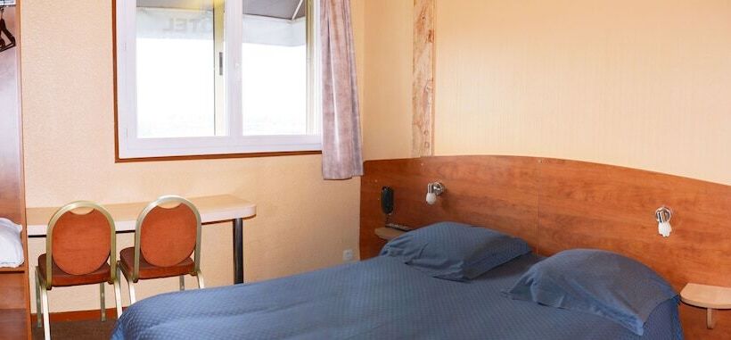 Номер Стандарт Трехместный, Le Cheval Noir Hôtel Paris Pantin