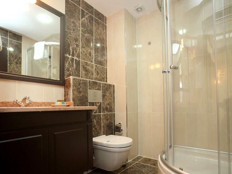 スタンダードトリプルルーム, Lalinn