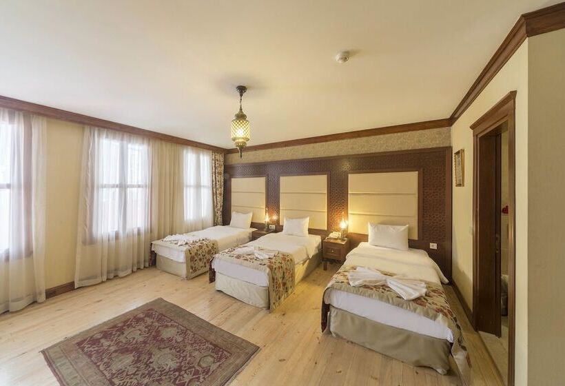 スタンダードトリプルルーム, Lalinn