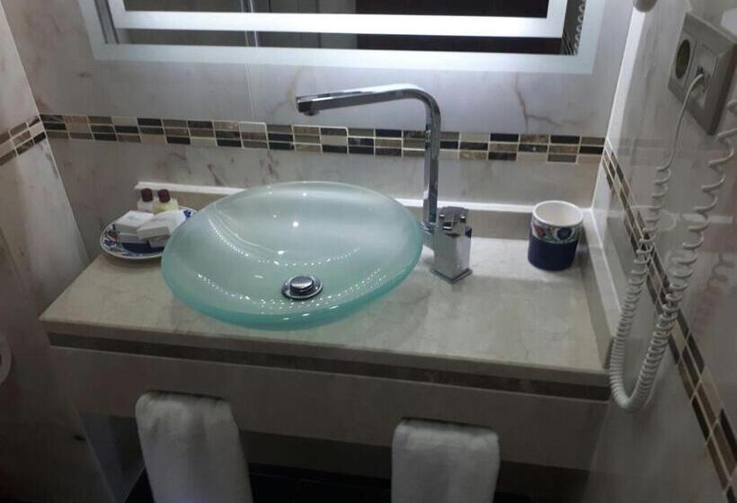 スタンダードルーム, Lalinn