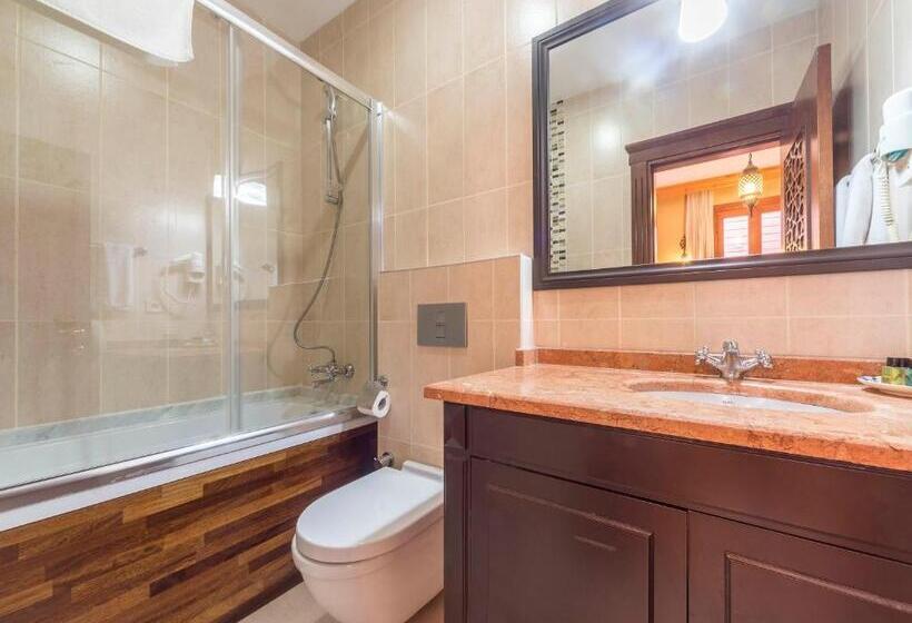 スタンダードトリプルルーム, Lalinn