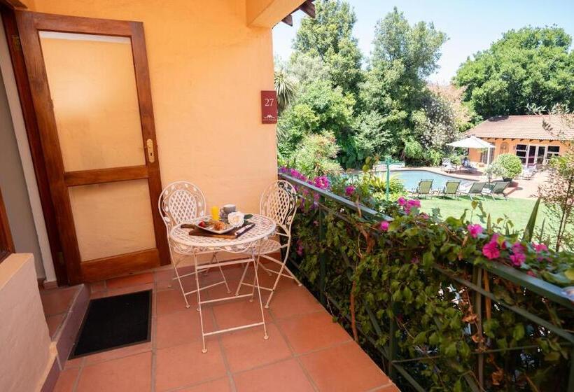 جناح, Little Tuscany Boutique