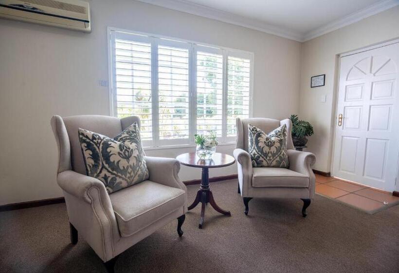 جناح, Little Tuscany Boutique