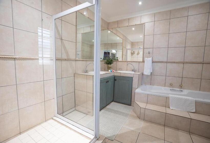 جناح, Little Tuscany Boutique