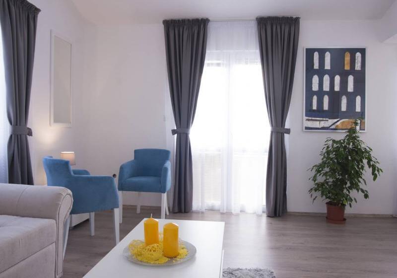 غرفة تنفيذية, The J House Greenwich