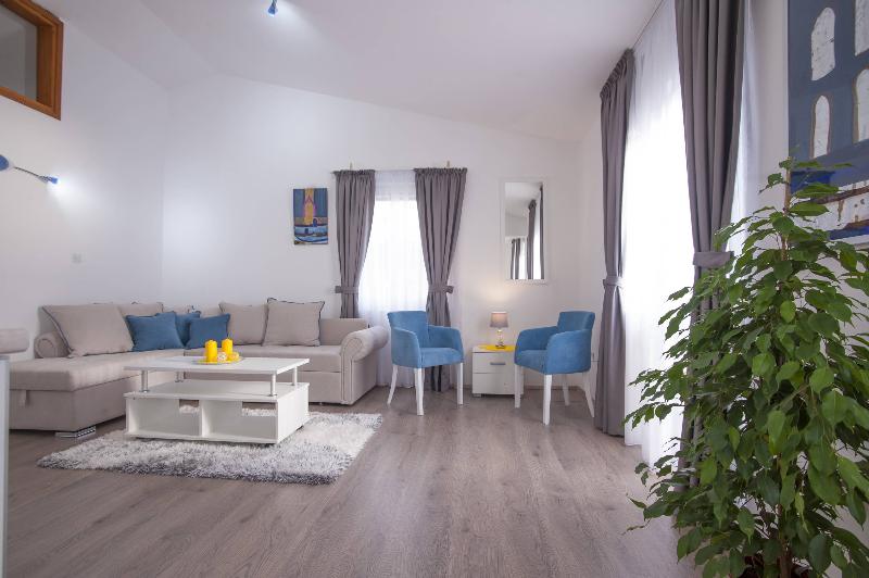 غرفة تنفيذية, The J House Greenwich