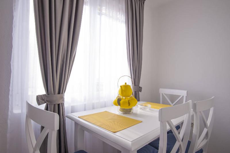 غرفة تنفيذية, The J House Greenwich