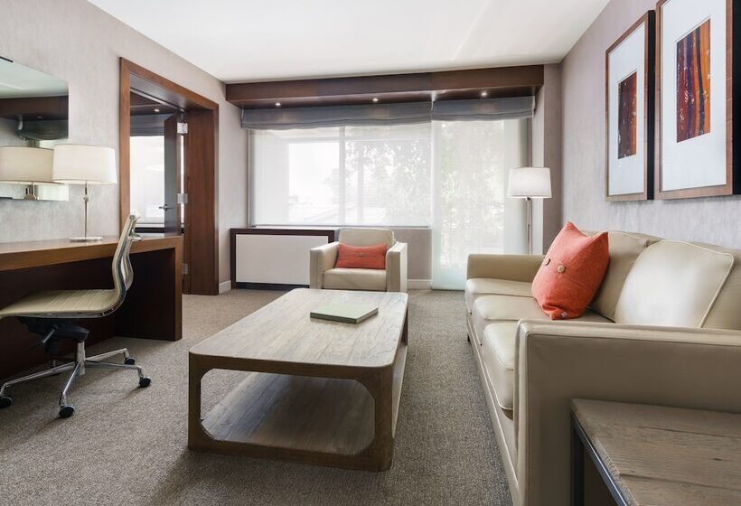 جناح, The J House Greenwich