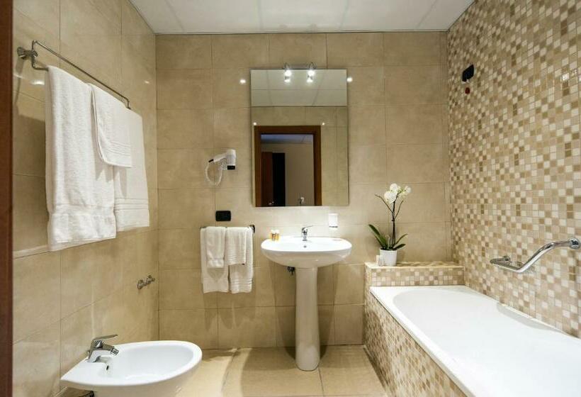 اتاق استاندارد سه نفره, Tiempo