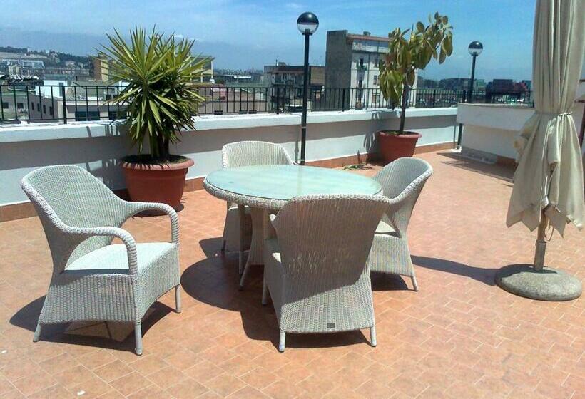 اتاق استاندارد چهار تخته, Tiempo