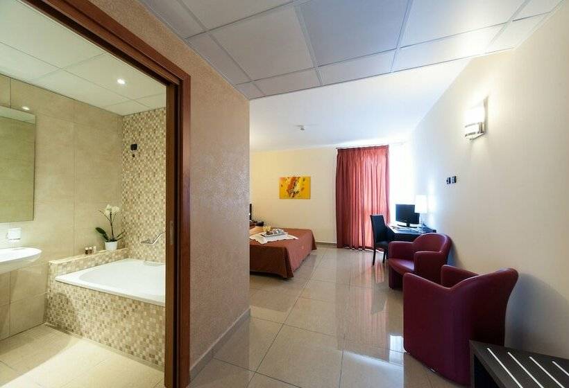 اتاق استاندارد سه نفره, Tiempo