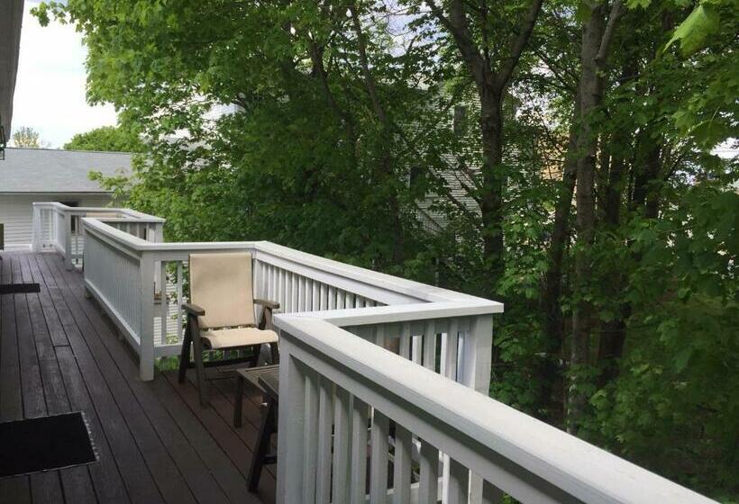 标准工作室, Pink Blossoms Resort