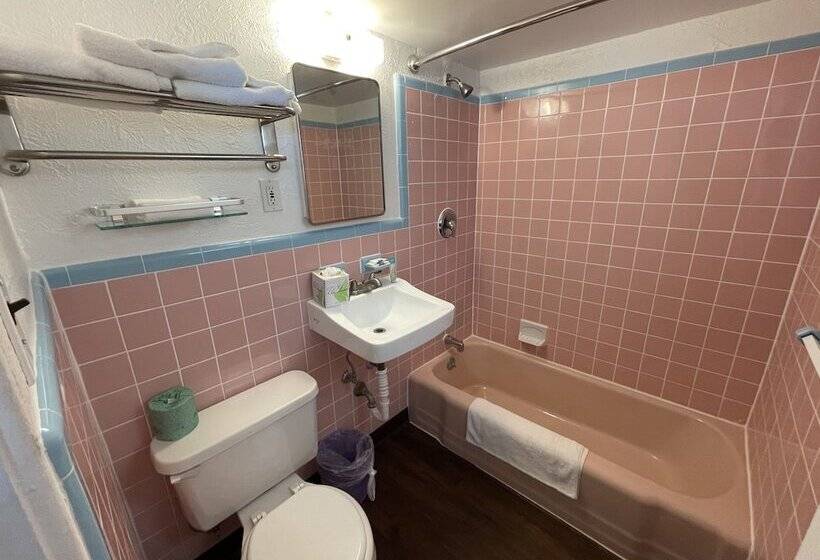 スタンダードルーム, Tropicana Motel