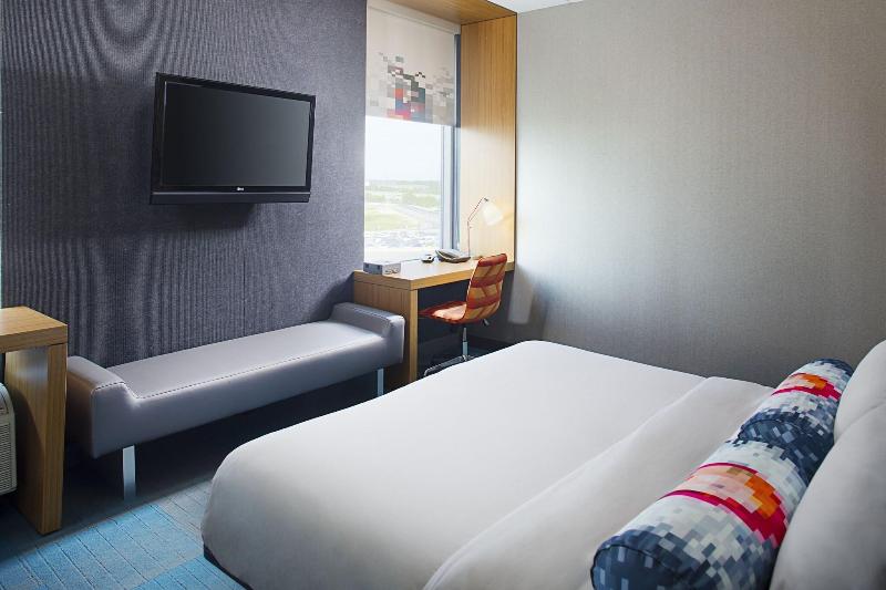 חדר סטנדרט עם מיטת קינג, Aloft Philadelphia Airport