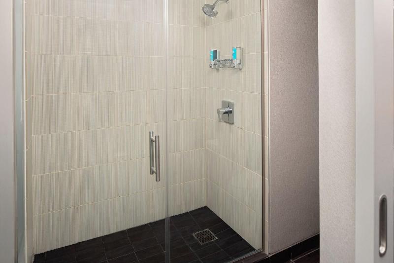 חדר סטנדרט עם מיטת קינג, Aloft Philadelphia Airport